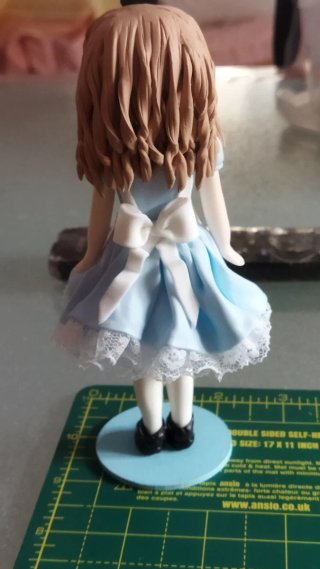 Bambola tipo Alice in porcellana fredda