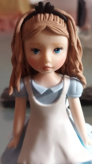 Bambola tipo Alice in porcellana fredda
