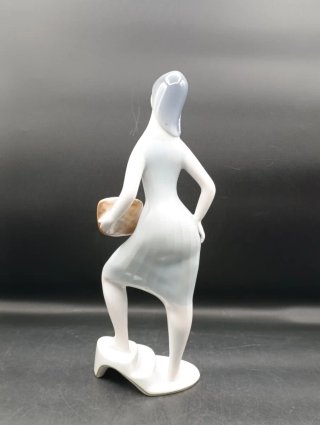 Figura mujer porcelana Santa Clara