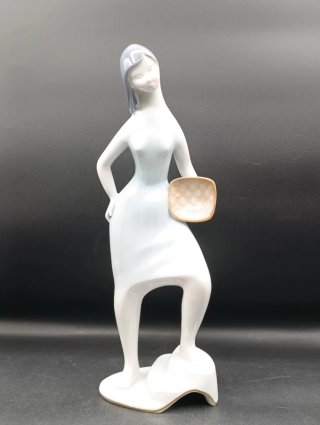Figura mujer porcelana Santa Clara