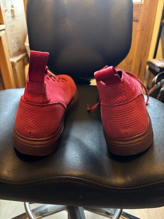 Botas Dr. Martens Rojas Perforadas