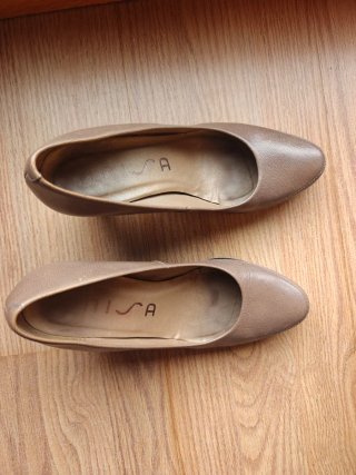 Zapatos Unisa gris. Tacón muy cómodo