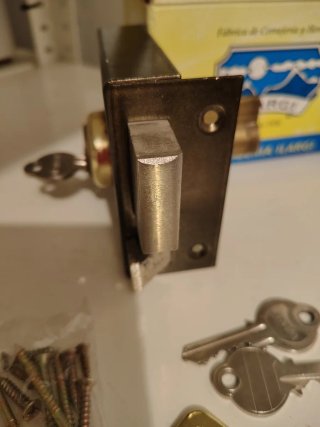 Cerradura de superficie ILARGI