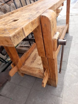 Banco de carpintero antiguo de madera