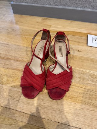 Sandalias Massimo Dutti ante tacón bajo rojo