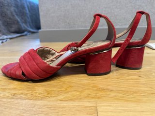 Sandalias Massimo Dutti ante tacón bajo rojo