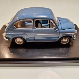 1/24. Fiat (Seat) 600 D. ABRE TODO