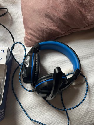 PS4 (PlayStation 4) Negra + Accesorios y Juegos