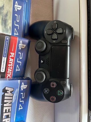 PS4 (PlayStation 4) Negra + Accesorios y Juegos
