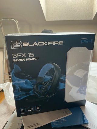 PS4 (PlayStation 4) Negra + Accesorios y Juegos