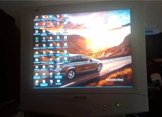 Monitor Philips CRT + Teclado Genius Retro
