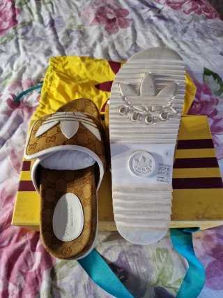 Ciabatte Gucci x Adidas Beige Marrone