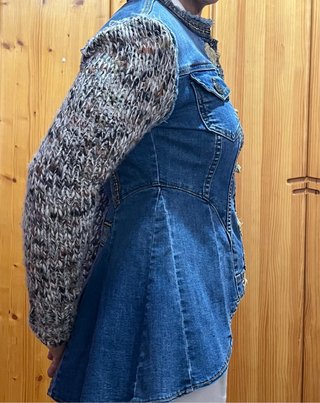 Chaqueta vaquera desigual mangas punto