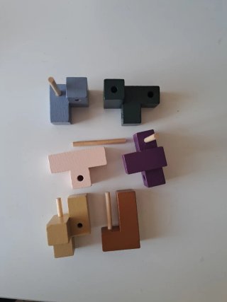 Cubo rompecabezas de madera colores
