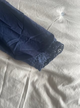 Blusa azul con cierre trasero