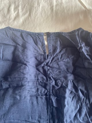 Blusa azul con cierre trasero