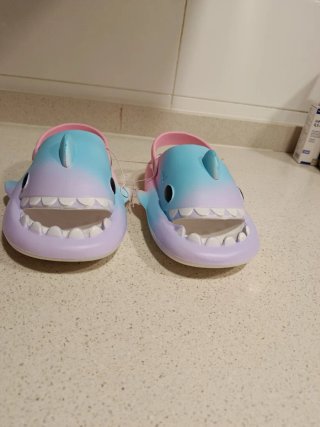 Chanclas tiburón nuevas