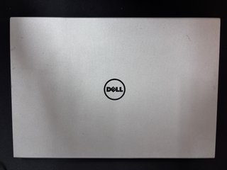 Portátil Dell Inspiron 15 P40F