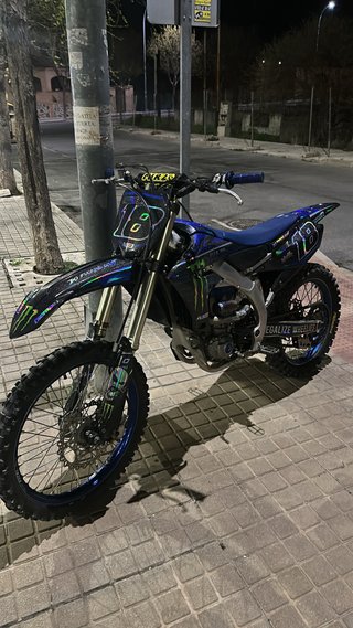 Yamaha YZ250F Motocross Negra y Azul
