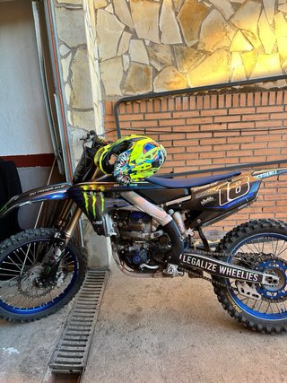 Yamaha YZ250F Motocross Negra y Azul