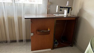 Mueble madera con máquina coser SIGMA