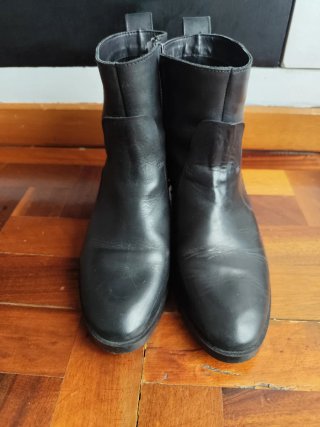 Botines de piel negros