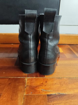 Botines de piel negros