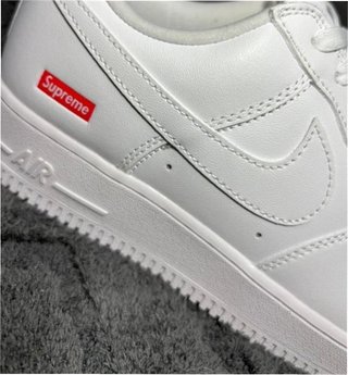 Nike Air Force 1 Low Supreme Talla 37.5