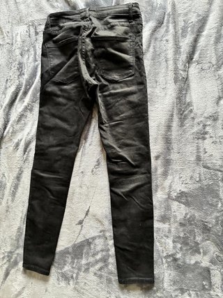 Pantalón pitillo Zara negro