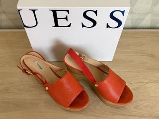 Sandalias Guess Coral Tacón Madera