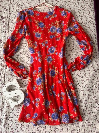 Vestido floral rojo cruzado