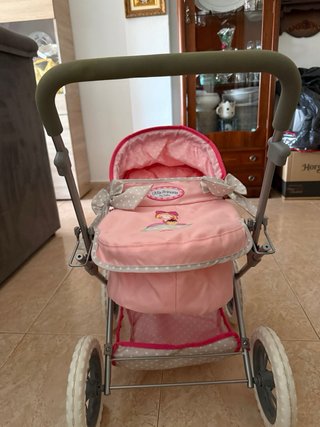 Carrito de muñecas rosa con lazo