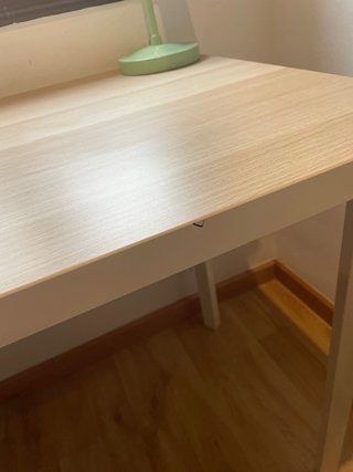 Escritorio IKEA con cajonera.