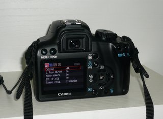 Canon EOS 1000D + Objetivo EF-S 18-55mm