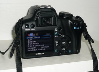 Canon EOS 1000D + Objetivo EF-S 18-55mm