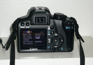 Canon EOS 1000D + Objetivo EF-S 18-55mm