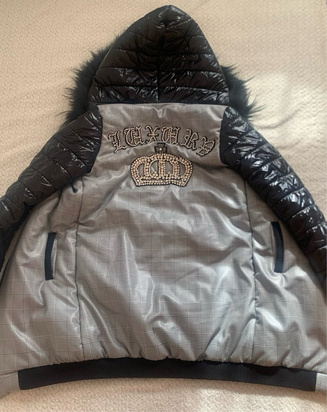 Abrigo Largo puffer negro plateado con capucha
