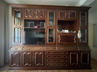 Mueble de madera y cristal antiguo