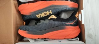 Playeras Hoka grises y naranjas Nuevas sin usar