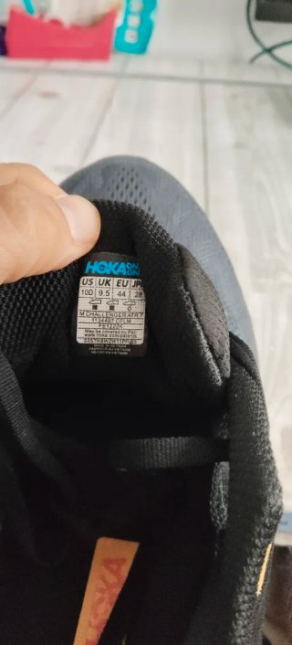 Playeras Hoka grises y naranjas Nuevas sin usar