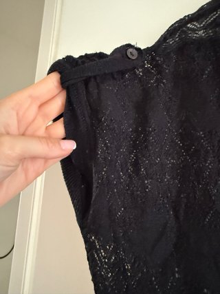 Camiseta de encaje negra