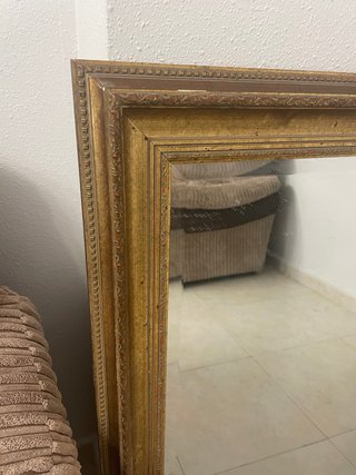 Espejo grande dorado con marco de madera