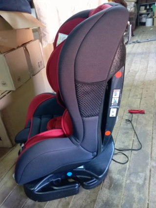 Silla de coche Babyauto roja y negra