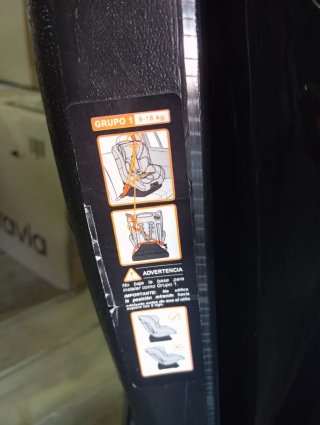 Silla de coche Babyauto roja y negra