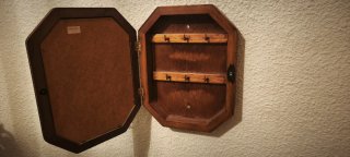 Caja de llaves madera pared
