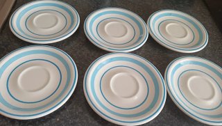 6 Platillos blancos con rayas azules