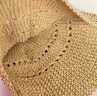 Sombrero de paja tejido