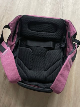 Mochila Antirrobo Negra y Rosa con enchufe USB
