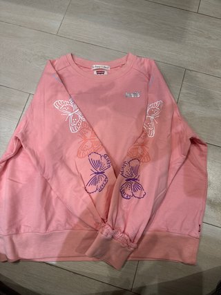 Sudadera Levi's rosa con mariposas