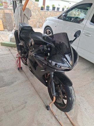 Yamaha YZF R6 Sportbike Negra